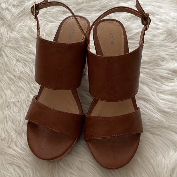 Apt. 9 wedges - Picture 2 of 6